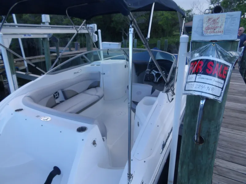 Slide: The Image of Hurricane SunDeck 2200 OB 2017 - 5