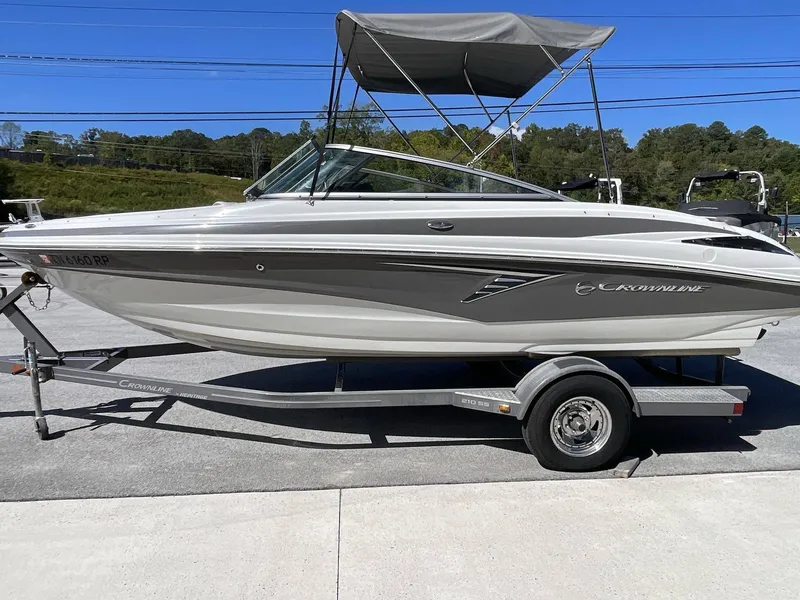 Slide: The Image of Crownline Boats 210 SS 2021 - 19