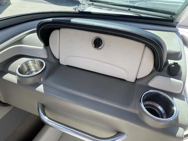 Slide: The Image of Crownline Boats 210 SS 2021 - 20