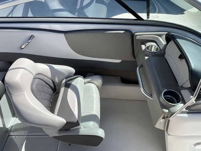 Slide: The Image of Crownline Boats 210 SS 2021 - 21