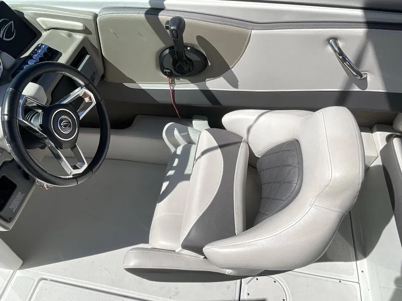 Slide: The Image of Crownline Boats 210 SS 2021 - 27