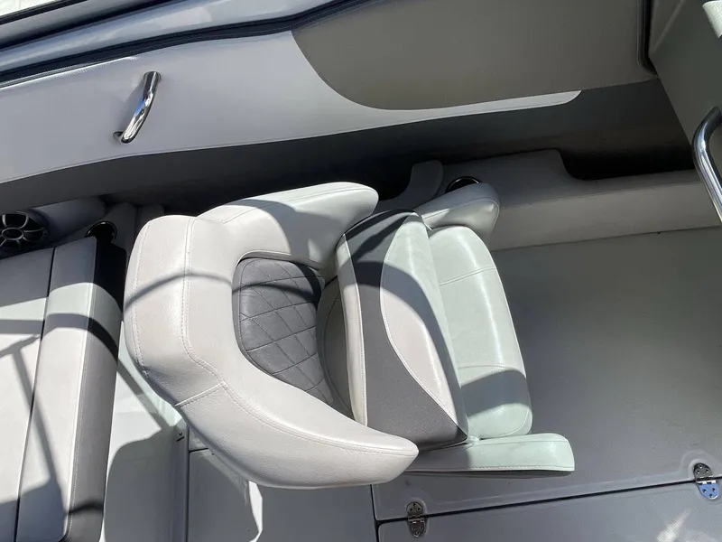 Slide: The Image of Crownline Boats 210 SS 2021 - 29