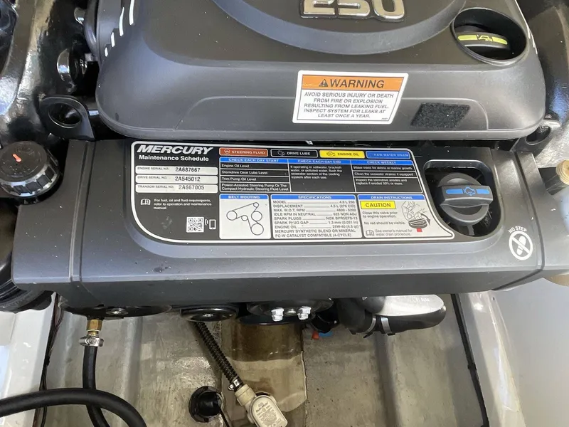 Slide: The Image of Crownline Boats 210 SS 2021 - 30