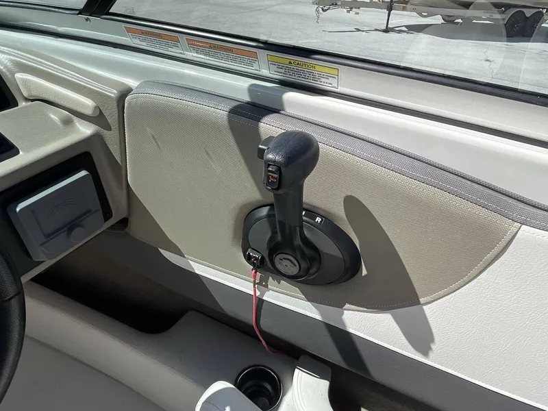 Slide: The Image of Crownline Boats 210 SS 2021 - 32