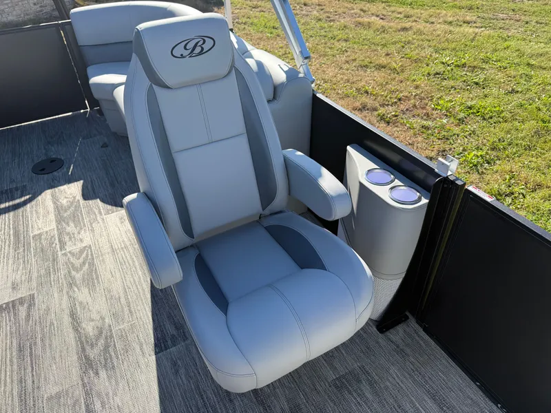 Slide: The Image of Bentley Pontoons Legacy 220 Navigator Quad Lounge & Honda 4-Stroke EFI 2026 - 12
