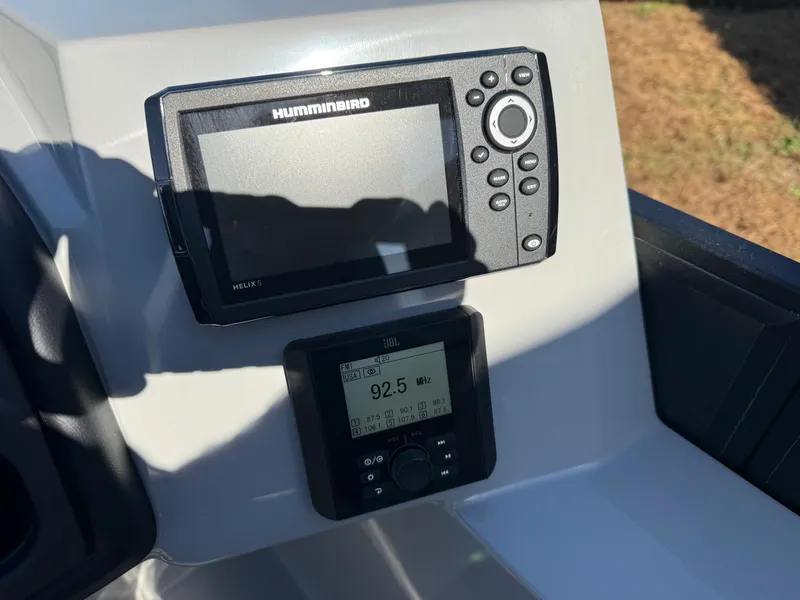 Slide: The Image of Bentley Pontoons Legacy 220 Navigator Quad Lounge & Honda 4-Stroke EFI 2026 - 17