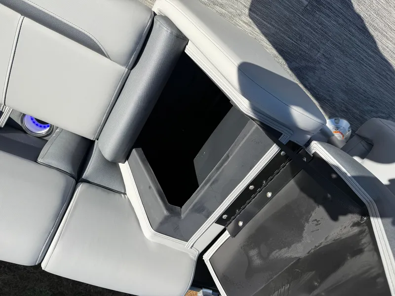 Slide: The Image of Bentley Pontoons Legacy 220 Navigator Quad Lounge & Honda 4-Stroke EFI 2026 - 24