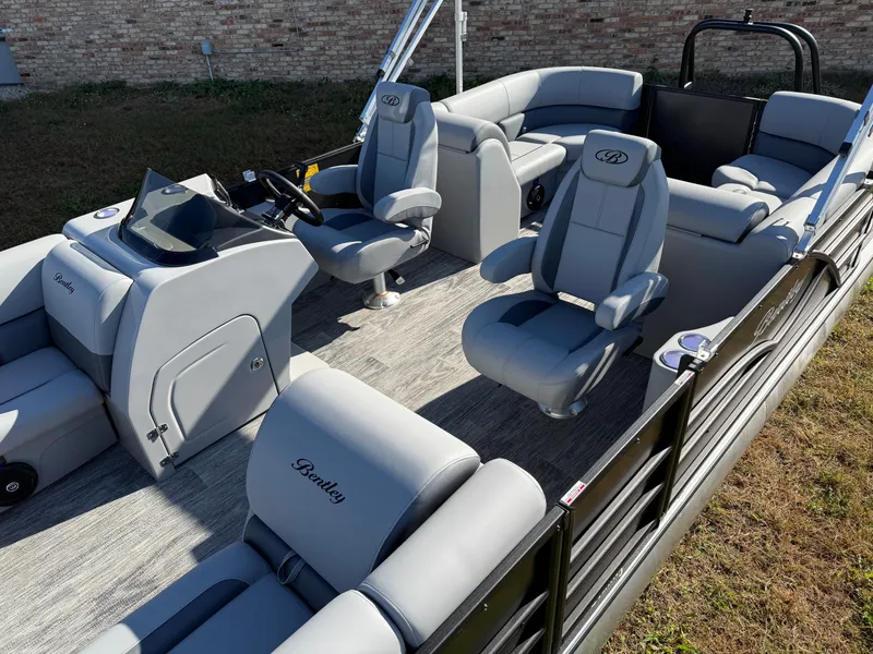 Slide: The Image of Bentley Pontoons Legacy 220 Navigator Quad Lounge & Honda 4-Stroke EFI 2026 - 3