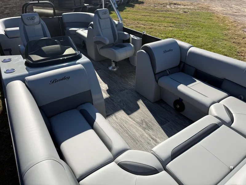 Slide: The Image of Bentley Pontoons Legacy 220 Navigator Quad Lounge & Honda 4-Stroke EFI 2026 - 31