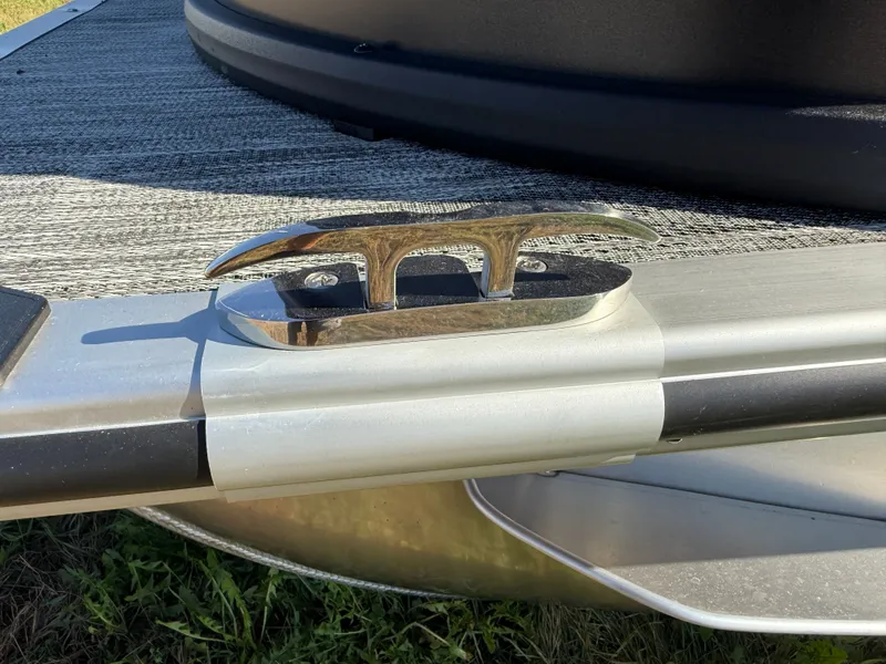 Slide: The Image of Bentley Pontoons Legacy 220 Navigator Quad Lounge & Honda 4-Stroke EFI 2026 - 35