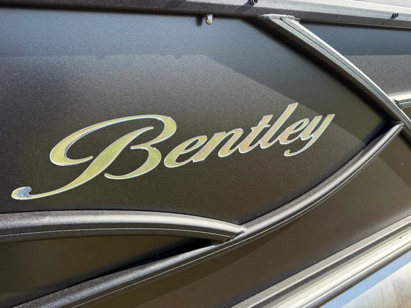 Slide: The Image of Bentley Pontoons Legacy 220 Navigator Quad Lounge & Honda 4-Stroke EFI 2026 - 37