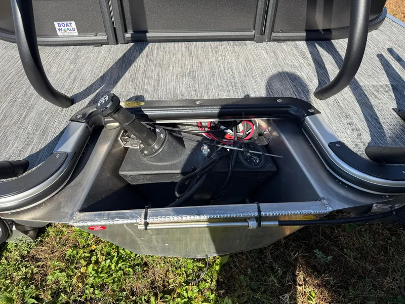 Slide: The Image of Bentley Pontoons Legacy 220 Navigator Quad Lounge & Honda 4-Stroke EFI 2026 - 40