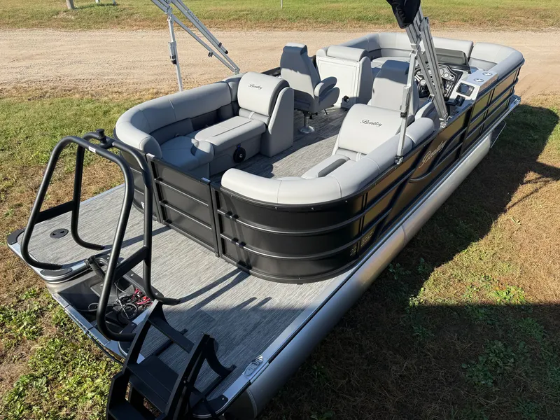 Slide: The Image of Bentley Pontoons Legacy 220 Navigator Quad Lounge & Honda 4-Stroke EFI 2026 - 7