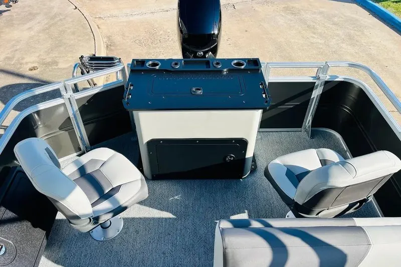 Slide: The Image of Sun Tracker Fishing Barge 22 XP3 2026 - 3