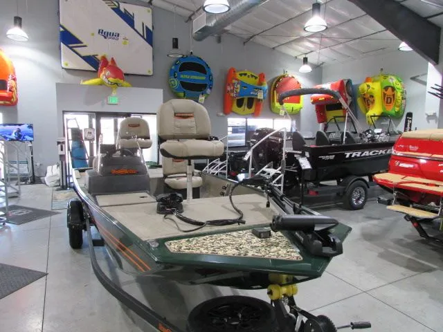 Slide: The Image of Tracker Bass Tracker Classic Limited 2026 - 5