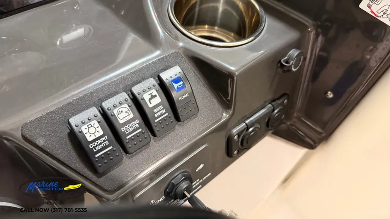 Slide: The Image of Monterey M-22 2018 - 7