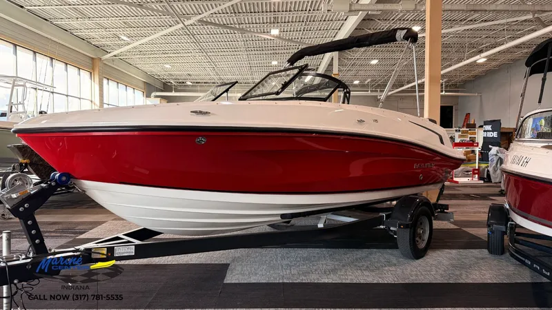 The Image of Bayliner VR5 2024 - 1
