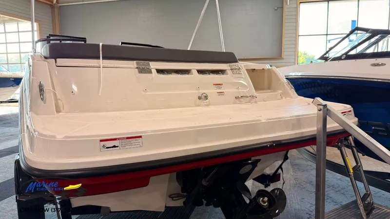 Slide: The Image of Bayliner VR5 2024 - 10