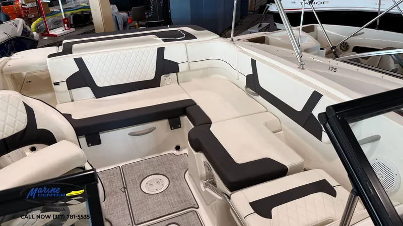 Slide: The Image of Bayliner VR5 2024 - 14