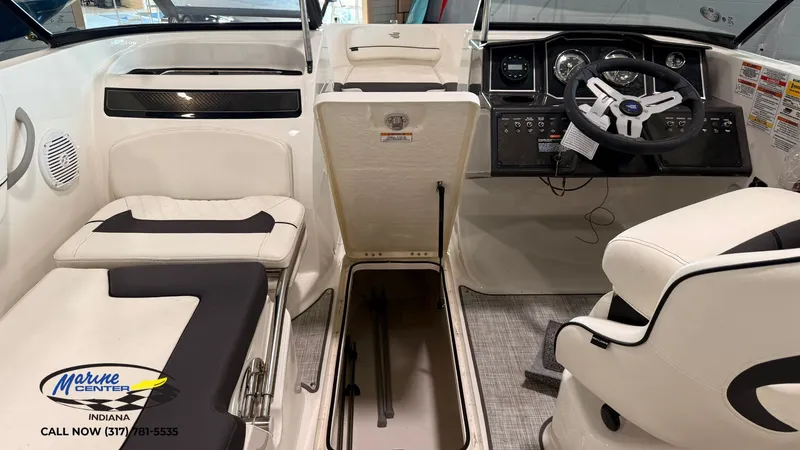 Slide: The Image of Bayliner VR5 2024 - 15