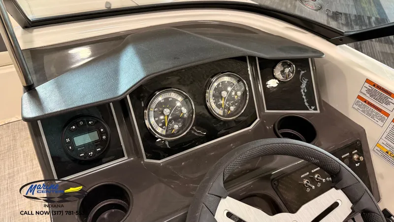 Slide: The Image of Bayliner VR5 2024 - 19