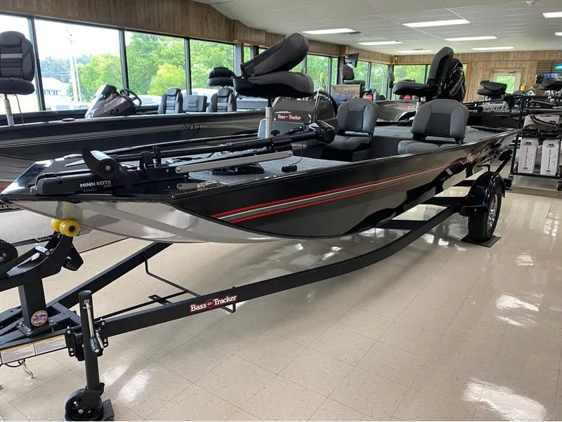 Slide: The Image of Tracker Bass Tracker Classic XL 2026 - 4