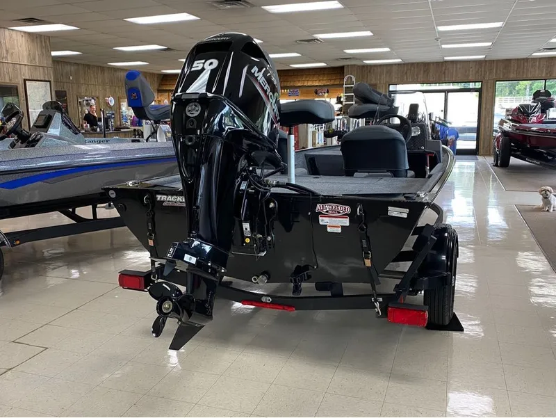 Slide: The Image of Tracker Bass Tracker Classic XL 2026 - 5