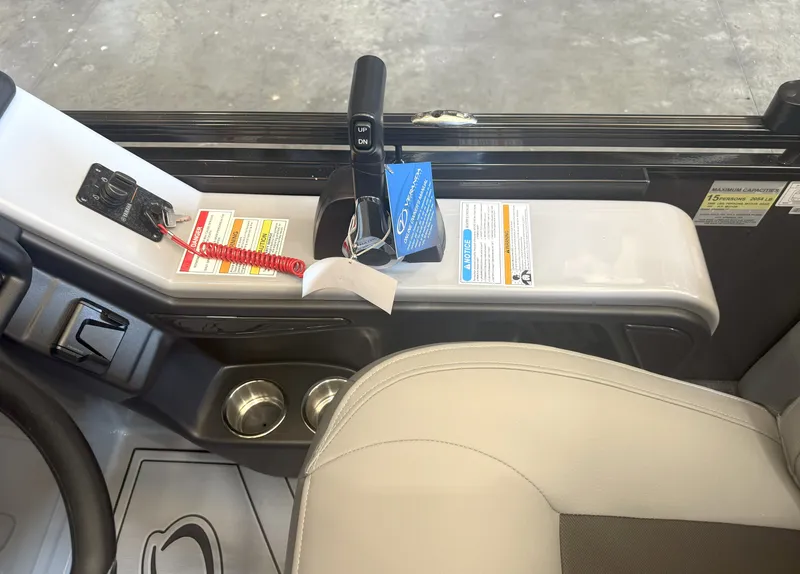 Slide: The Image of Veranda VR235RC XL 2026 - 15