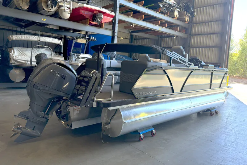 Slide: The Image of Veranda VR235RC XL 2026 - 16