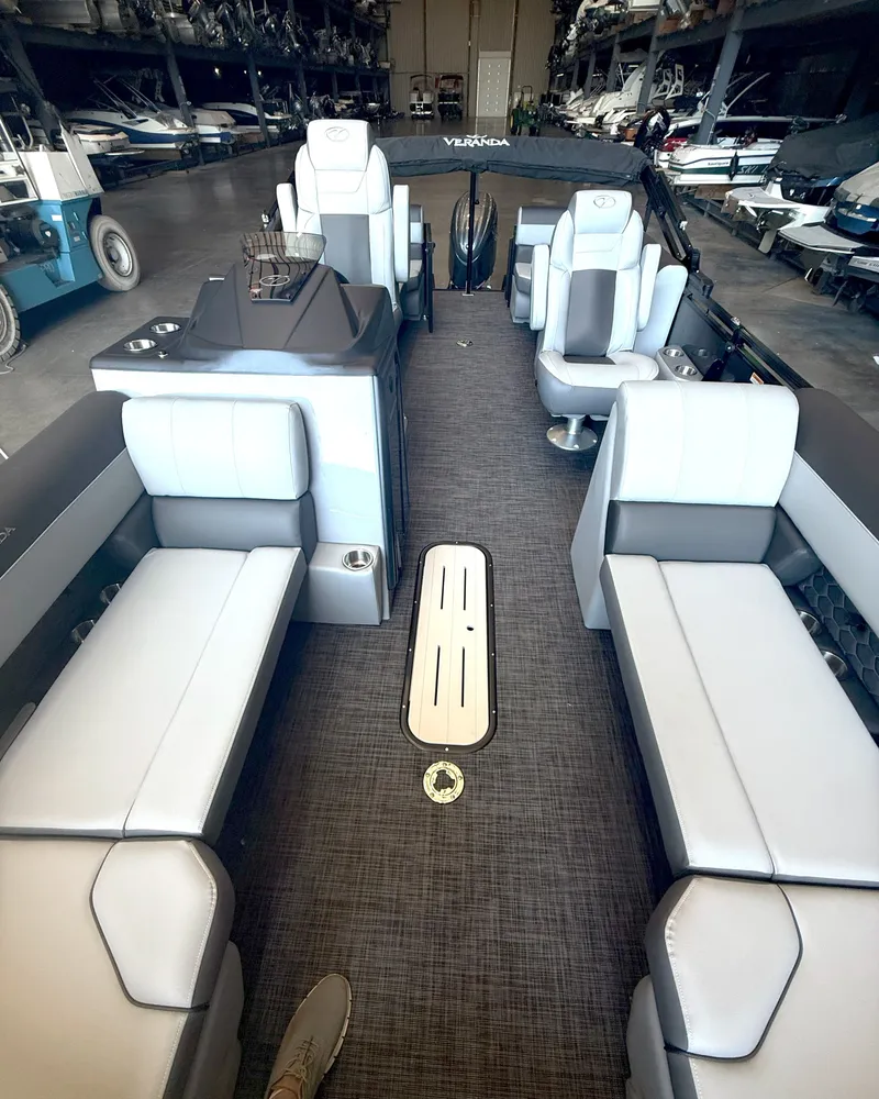 Slide: The Image of Veranda VR235RC XL 2026 - 17