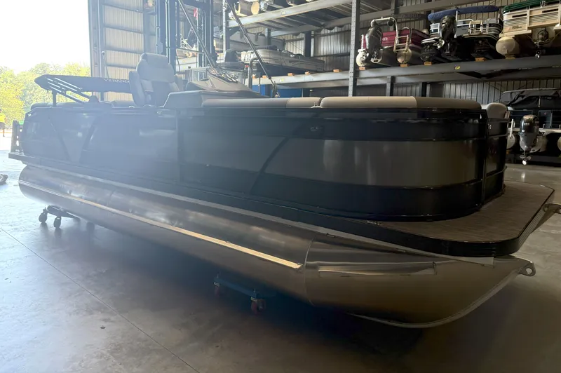 Slide: The Image of Veranda VR235RC XL 2026 - 18