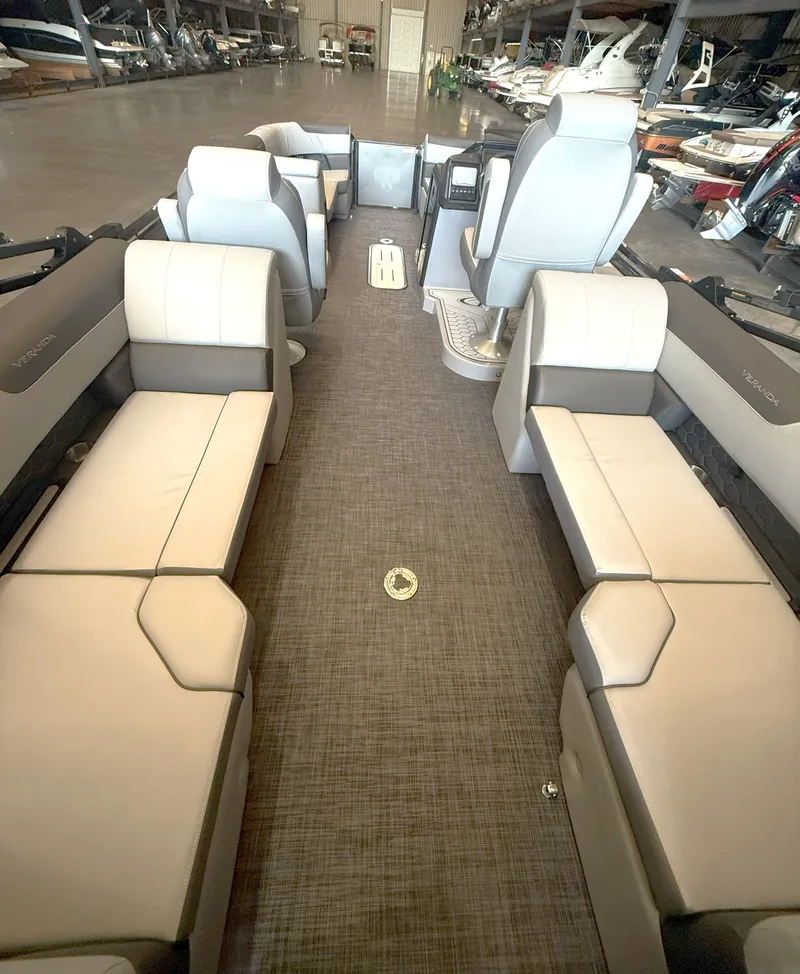 Slide: The Image of Veranda VR235RC XL 2026 - 19