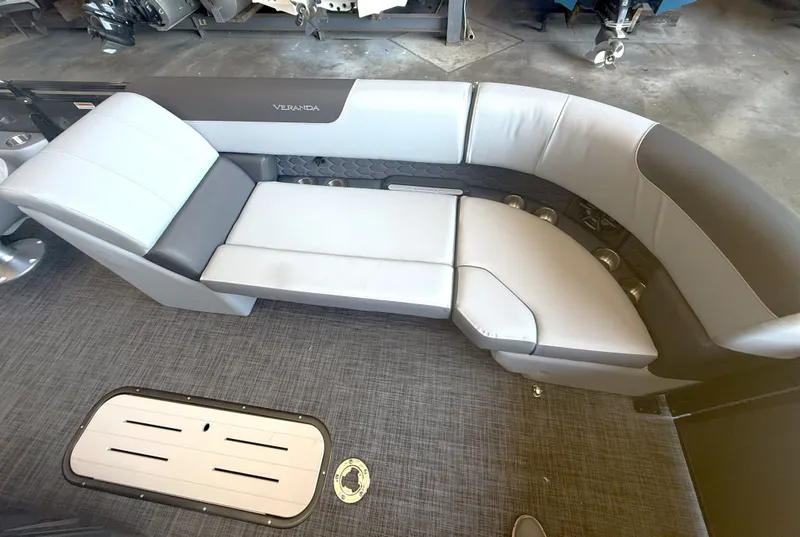 Slide: The Image of Veranda VR235RC XL 2026 - 6