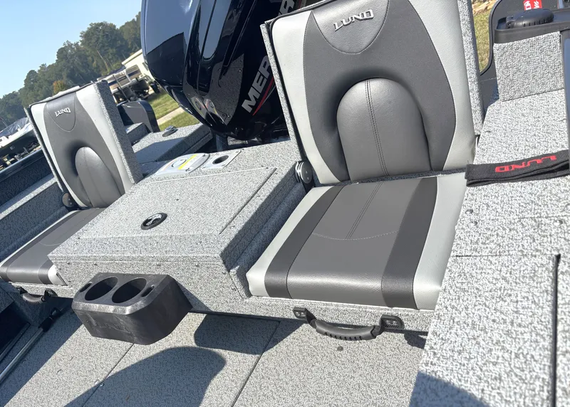 Slide: The Image of Lund 1675 Adventure Sport 2026 - 10