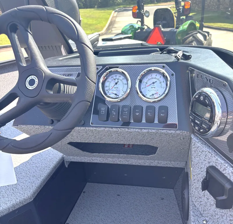 Slide: The Image of Lund 1675 Adventure Sport 2026 - 4