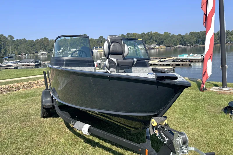 Slide: The Image of Lund 1675 Adventure Sport 2026 - 6