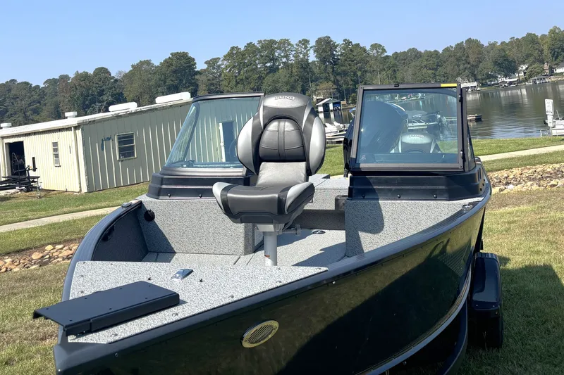 Slide: The Image of Lund 1675 Adventure Sport 2026 - 7