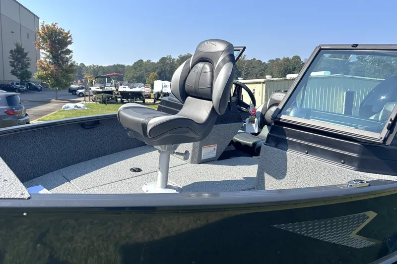 Slide: The Image of Lund 1675 Adventure Sport 2026 - 8