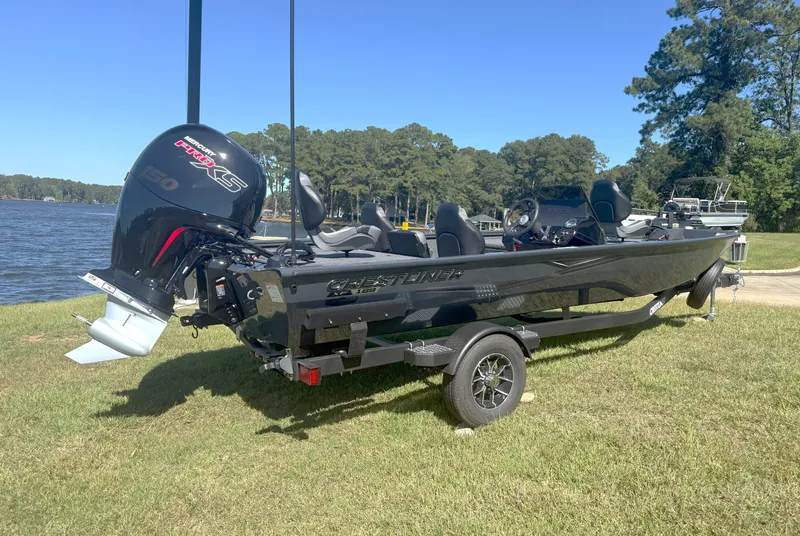 Slide: The Image of Crestliner XF189 BASS 2026 - 12