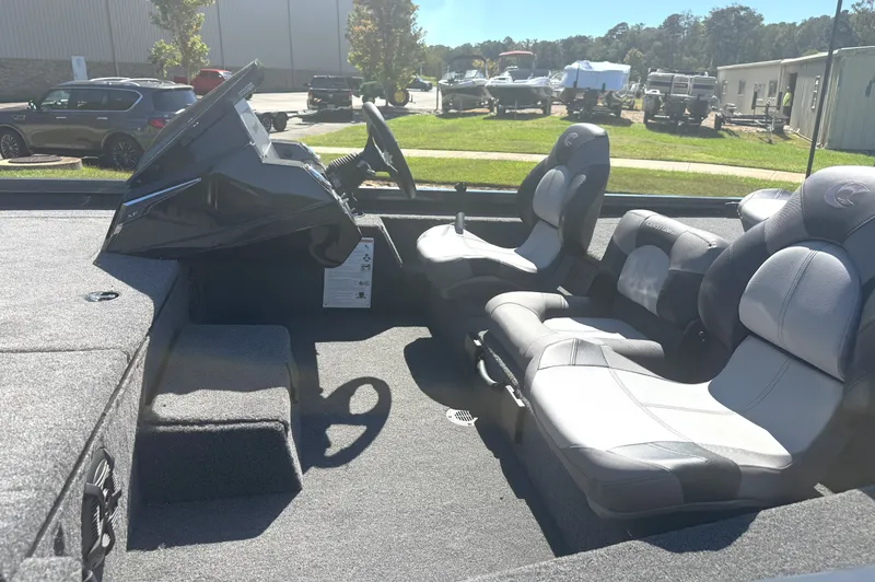 Slide: The Image of Crestliner XF189 BASS 2026 - 15