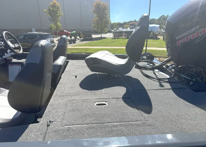 Slide: The Image of Crestliner XF189 BASS 2026 - 16