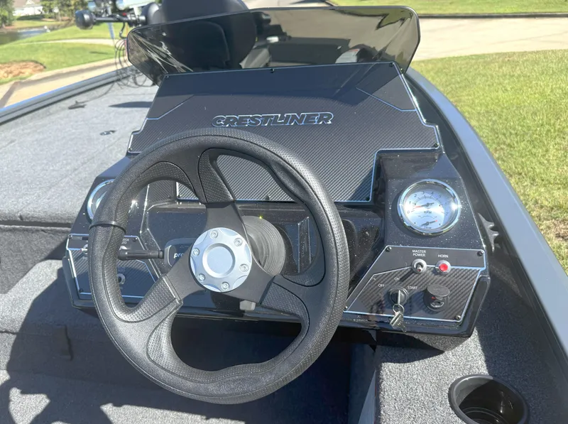 Slide: The Image of Crestliner XF189 BASS 2026 - 17