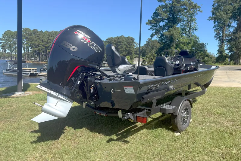 Slide: The Image of Crestliner XF189 BASS 2026 - 2