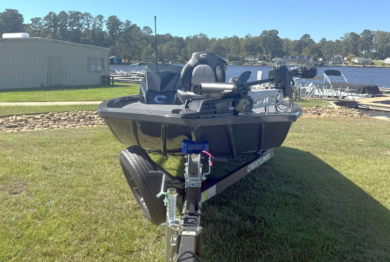 Slide: The Image of Crestliner XF189 BASS 2026 - 6