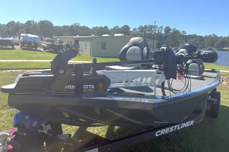 Slide: The Image of Crestliner XF189 BASS 2026 - 7