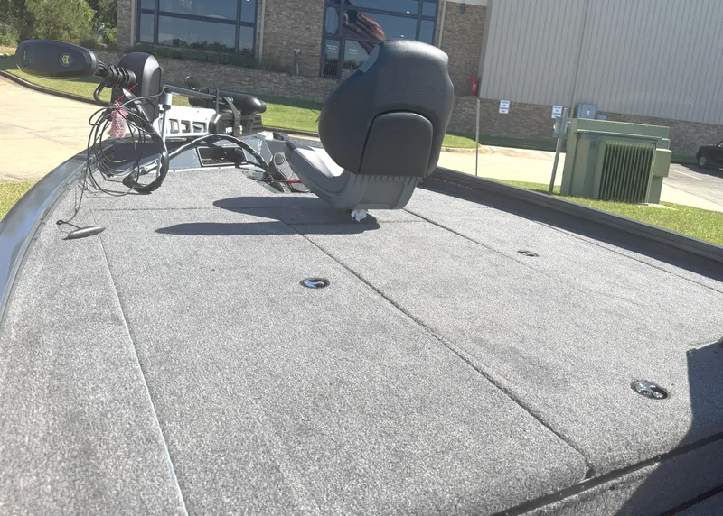 Slide: The Image of Crestliner XF189 BASS 2026 - 8