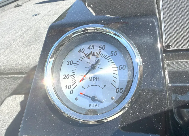 Slide: The Image of Crestliner XF189 BASS 2026 - 9