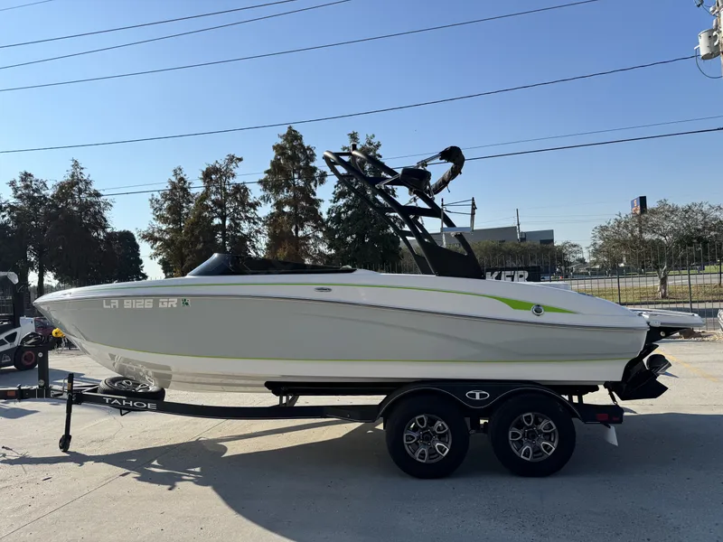 Slide: The Image of Tahoe 210 Si Limited 2023 - 3