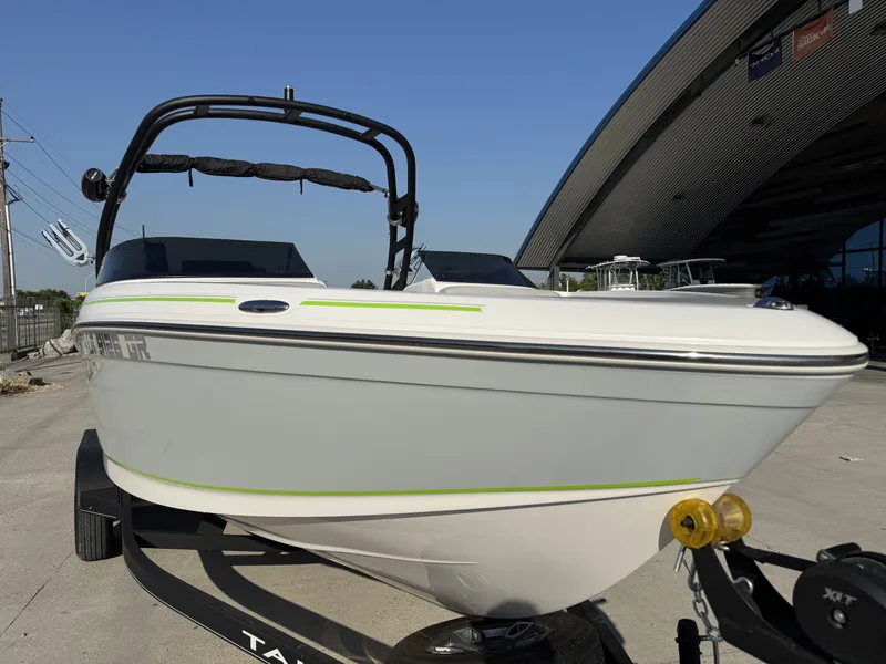 Slide: The Image of Tahoe 210 Si Limited 2023 - 5