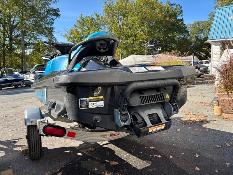 Slide: The Image of Sea-Doo RXT 260 2017 - 10